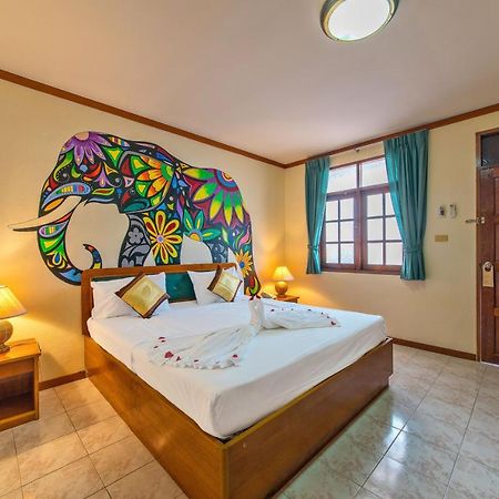 Panda Hotel Patong Екстер'єр фото